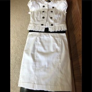 White two pieces suit  excellent condition